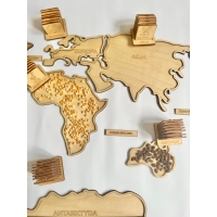 Drewniane tace kontynenty+49 kafelków z rysunkiem zwierzaka i jego tropem