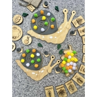 Zestaw " Ślimak" - ( układanka lewopólkulowa, gra, drewniane stemple z cyklem rozwojowym slimaka)