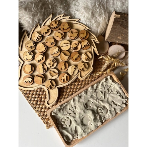 Sensoryczna taca Jeżyk +30 dwustronnych stempli do ciastoliny i piasku kinetycznego